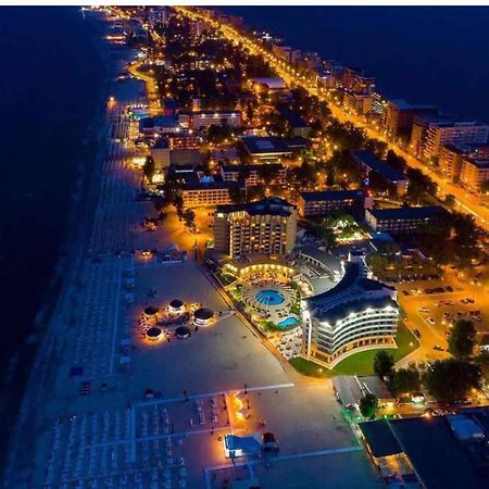 Tania Lake Apartments Mamaia Eksteriør billede