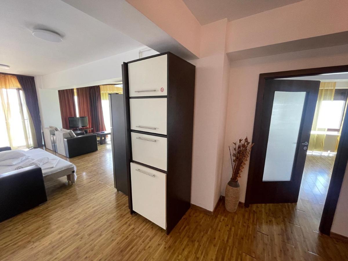 Tania Lake Apartments Mamaia Eksteriør billede